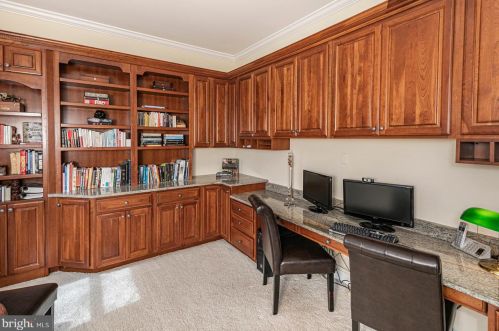 1 Tomlyn Dr, Princeton NJ  08540-4316 exterior