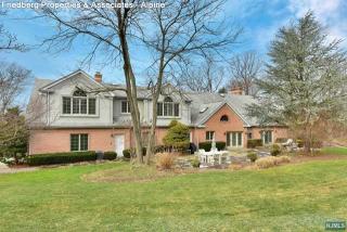 78 Hoover Dr, Cresskill, NJ 07626-1706