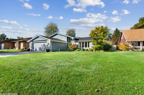 1242 Oak Leaf Ct, Crete, IL 60417-2311