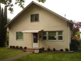 210 Cedar St, Grandview, WA 98930-1369
