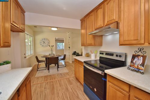 1061 Oak Grove Rd, Concord CA  94518-3129 exterior