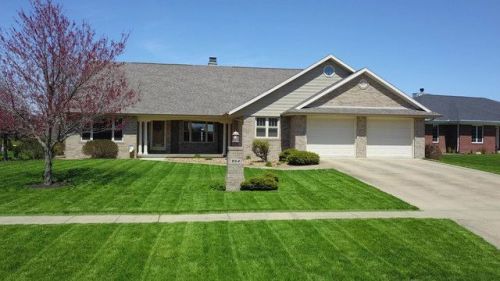 802 Lakeshore Dr, Tuscola, IL 61953-9239