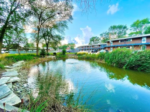 1815 Whitechapel Dr, Mount Prospect IL  60056-4780 exterior