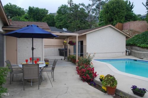 5042 Carolyn Way, Glendale CA  91214-1061 exterior