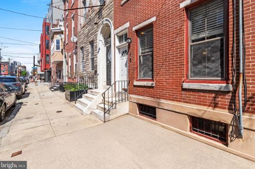 809 16th St, Philadelphia PA  19146-2120 exterior
