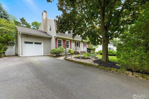 421 Blue Ridge Ave, Piscataway, NJ 08854-5011