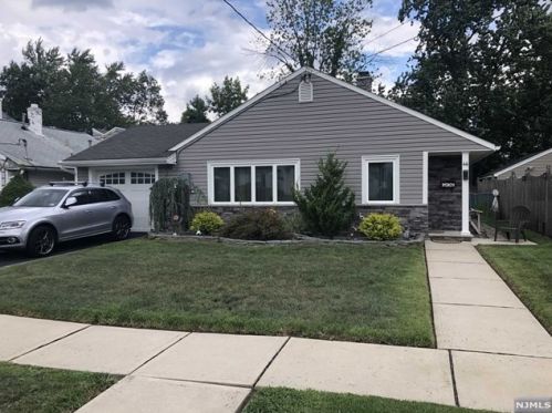 46 Grove Ave, Rochelle Park, NJ 07662-4202