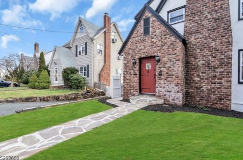 4 Pen Bryn Rd, Town Center, NJ 07052-5021