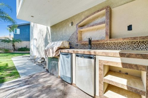 6128 Baja Dr, Anaheim CA  92807-4048 exterior