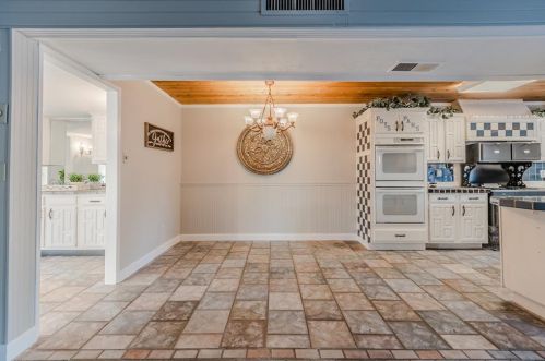 1939 Rambling Rdg Ln, Carrollton TX 75007-3154 exterior