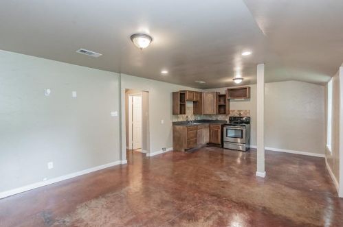 3111 Pecan St, Fort Worth, TX 76106-5928