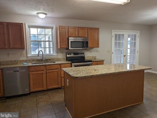 6116 Sunny Meadows Dr, Fredericksburg, VA 22407-5086