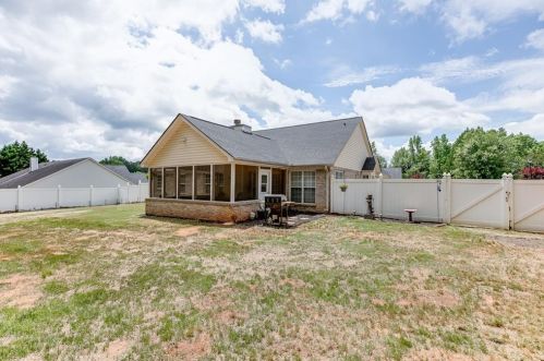 246 Blue Grass Dr, Jefferson GA  30549-8314 exterior