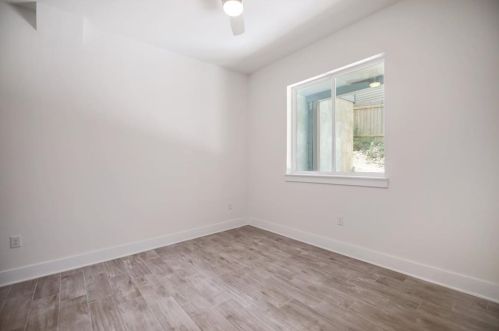 5008 Baker St, Austin TX  78721-1511 exterior