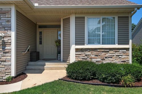 7412 Bell Harbour Dr, Rockford, IL 61114-6600