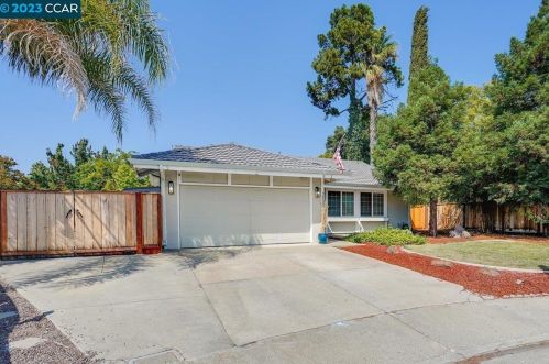2735 Calpine Pl, Concord CA  94518-2610 exterior