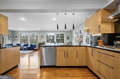 69 Laurel Rd, Princeton NJ 08540-2708 exterior