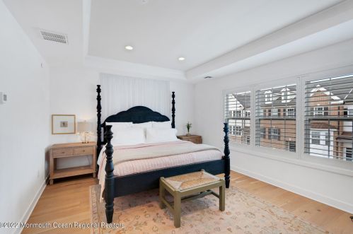 6 River St, Tinton Falls NJ  07701-1302 exterior