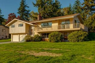 907 Gilbert Dr, Bellingham, WA 98226-8734