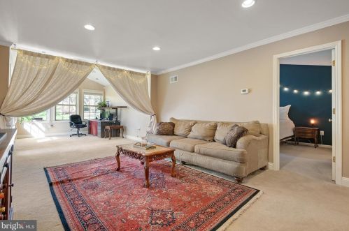 30 Mill Pond Dr, Lancaster PA  17603-7411 exterior