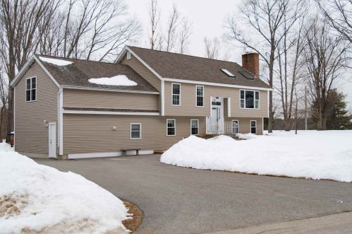84 Sanborn Rd, South Hampton, NH