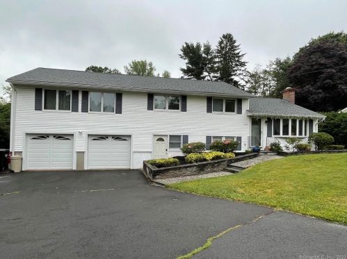 890 Center St, Wallingford CT  06492-5019 exterior