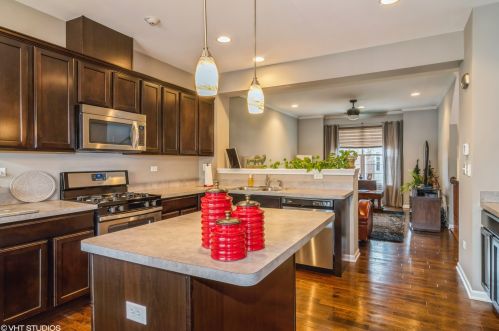 2525 Dunraven Ave, Naperville, IL 60540-1937