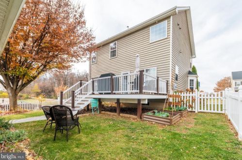 228 Lord Fairfax St, Charles Town WV  25414-2607 exterior