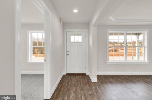 345 Taylor Dr, York, PA 17404-9430