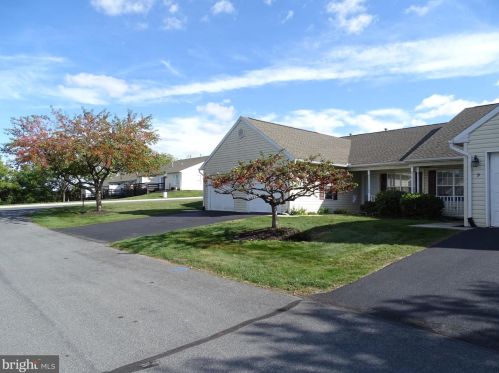 8 Hagarman Dr, York PA  17408-4544 exterior