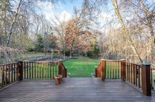 39 Sunset Rd, Bethlehem, CT 06751-2012