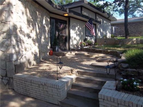 908 Wade Dr, Bedford, TX 76022-7441