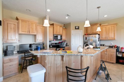 1451 Escalante Dr, Kanab, UT 84741-6412