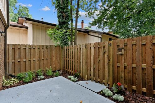2501 Bradford Sq, Atlanta GA  30345-1338 exterior