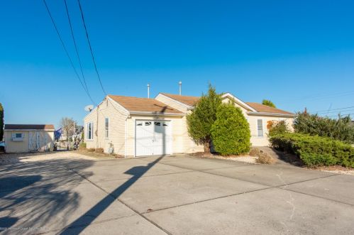 1202 Orlando Dr, Lacey, NJ 08731-5507