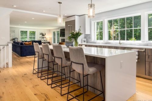 86 Lower Cross Rd, Greenwich CT  06831-3002 exterior