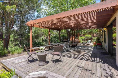 5900 Charter Oaks Dr, Hayward CA  94552-1678 exterior