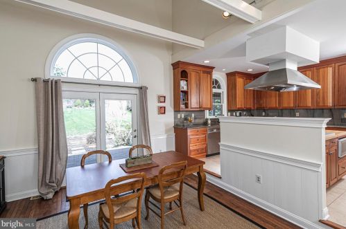 1 Tomlyn Dr, Princeton NJ  08540-4316 exterior