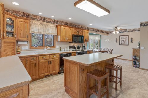 320 Terwilliger Ave, Pingree Grove, IL 60140-9625