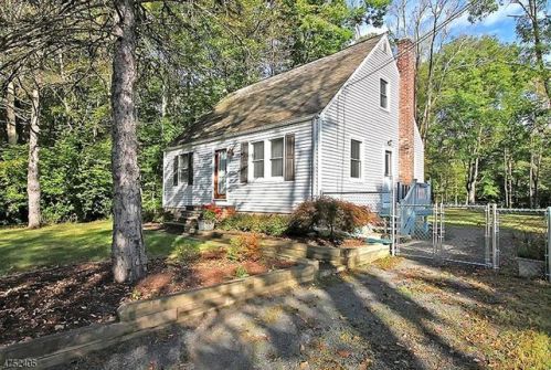 190 Bungalow Ter, Millington, NJ 07946-1522