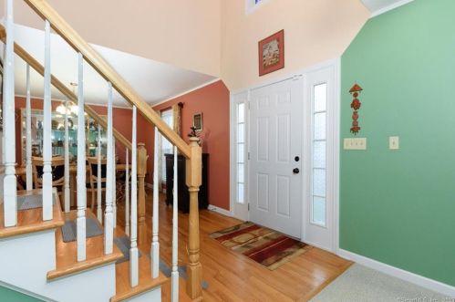 23 Commodore Hull Dr, Derby, CT 06418-2254