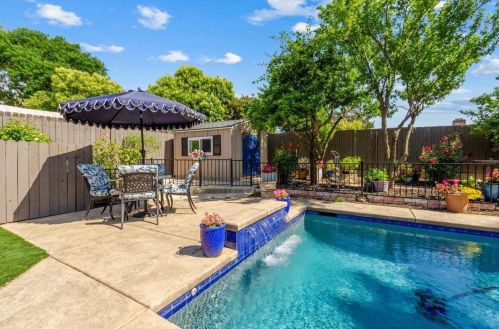 8712 Lodestone Cir, Elk Grove CA  95624-2520 exterior