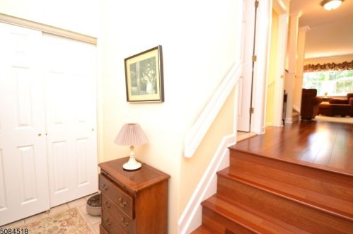 7 Birch Ter, Mount Arlington, NJ 07856-1328