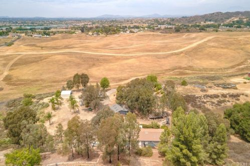47310 Homestead Ln, Temecula, CA 92592-2902