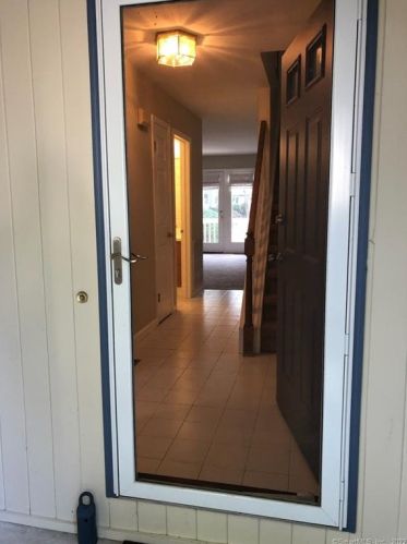 68 Ridgewood Ct, Huntington, CT 06484-3845