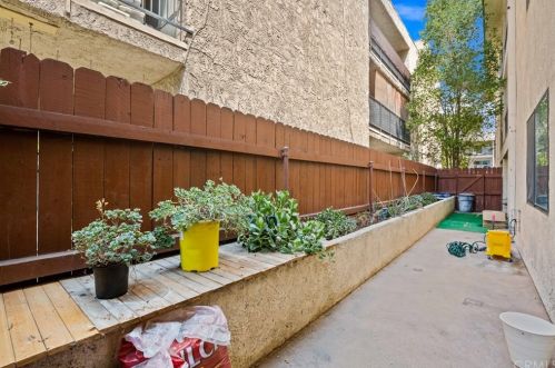 330 Burchett St, Glendale CA  91203-1358 exterior
