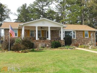 352 Lakeshore Dr, Stockbridge, GA 30281-1709