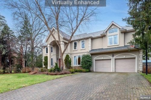 28 Laurence Ct, Closter, NJ 07624-2931