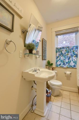 151 Ross St, Lancaster PA  17602-1940 exterior