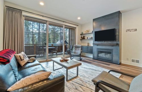 13424 Moraine Rd, Truckee, CA 96161-3839